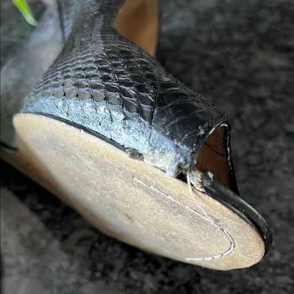 House of Harlow 1960 Black Peep Toe Heels - Picture 2 of 5